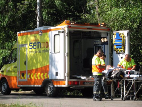Sanitarios Del SEM Actuando En Una Emergencia