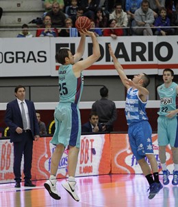 Foto: Un triple de Lorbek sobre la bocina da la tercera plaza al Barça (LUIS GARCIA/ACB PHOTO)