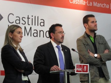 Foto: PSOE presenta su decálogo contra el paro a organizaciones (EUROPA PRESS)