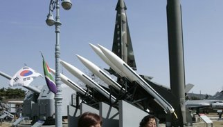 Corea del Norte lanza tres misiles de corto alcance