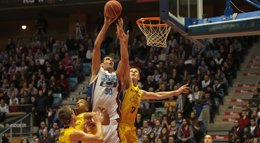 Foto: (Previa) Herbalife, Unicaja y Blusens se rifan dos plazas de 'play-offs' (ACB PHOTO  )