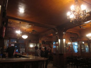 Foto: El mítico bar Marsella busca local alternativo en el Raval (EUROPA PRESS)