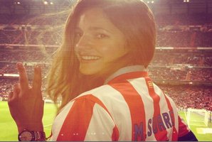 Malena Costa apoya a Mario Suárez en la final de Copa