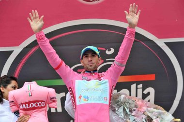 Foto: Nibali refuerza su liderato y Santambrogio corona Jafferau (PRESS D'ITALIA)