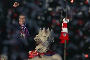 Madrid se tiñe de rojiblanco al son de una 'Décima' que cambió la historia