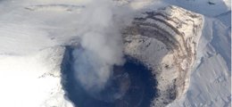 Foto: Las explosiones del Popocatépetl han excavado un cráter de 40 metros de profundidad (CENAPRED)