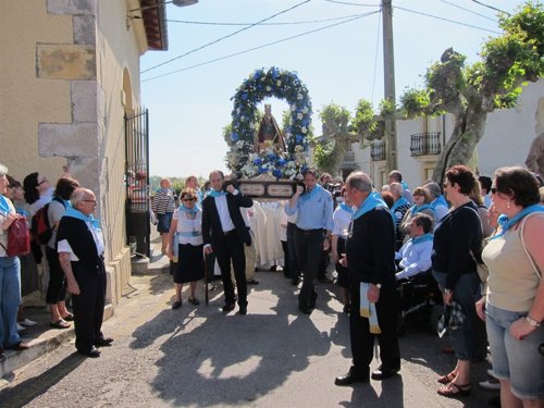 El presidente de Cantabria celebra junto a cientos de santanderinos la Virgen del Mar, patrona de Santander