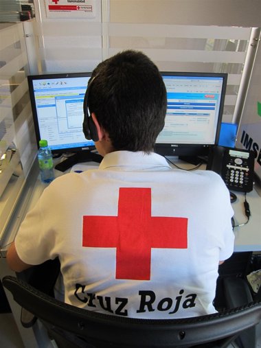 Foto: Cruz Roja realiza actividades con menores hospitalizados en el Santa Lucía para hacerles más amena la estancia (EUROPA PRESS)
