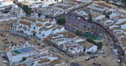 Foto: Tranquilidad y normalidad en El Rocío en las horas previas a la procesión de la Virgen (EUROPA PRESS/JUNTA DE ANDALUCÍA)