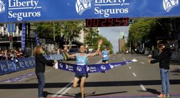 Foto: Chema Martínez se impone de nuevo en la Liberty (LIBERTY)