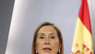 Economía-Pastor dice que "no se elimina ni una sola línea" de tren, pero no se parará en estaciones con "tres pasajeros"