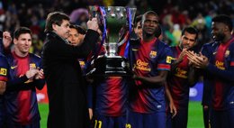 Foto: Abidal y Vilanova levantan el 22º título de Liga del Barça (GETTY)