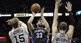 Foto: San Antonio asusta (105-83) a Memphis en el estreno de la final (REUTERS)