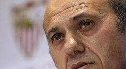 Foto: Del Nido (Sevilla) se disculpa por acallar las protestas de los aficionados con música tras el partido (REUTERS)