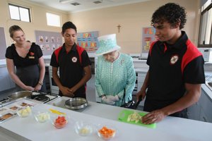 La Reina Isabel II busca cocinero por 27.000 euros anuales