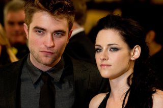 Robert Pattinson abandona la casa de Krsiten Stewart