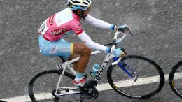Foto: Nibali (Astana): "No me gustaron las condiciones, así que decidí no correr ningún riesgo" (STRINGER . / REUTERS)