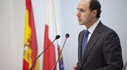 Foto: El presidente cántabro cree que "cada persona tiene su momento" y que el de ahora es "de Rajoy" (GOBIERNO)