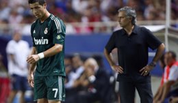 Foto: Mourinho y Cristiano Ronaldo, sancionados con dos partidos (REUTERS)