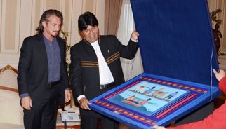 Tachan de "falta de respeto" al Estado boliviano la petición de Sean Penn sobre el Dakar