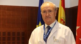Foto: El doctor Guillén recibe de SM la Reina el Premio Social Mapfre a 'Toda una vida profesional' (EUROPA PRESS)