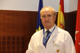 Foto: El doctor Guillén, inventor de la artroscopia sin cables, recibe el Premio Social Mapfre a 'Toda una vida profesional'  (EUROPA PRESS)