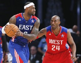Foto: Bryant y LeBron lideran el 'All-NBA First Team' (REUTERS)