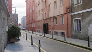Estrangula en Santander a su expareja cuando iba a entregarle a su hijo