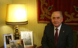 Foto: El rector de la Universidad de Oviedo, premiado por la Real Academia de Ciencias por su trayectoria investigadora (EUROPA PRESS)