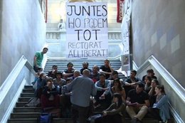 Foto: Cinquanta estudiants bloquegen eth rectorat dera UB  (EUROPA PRESS)