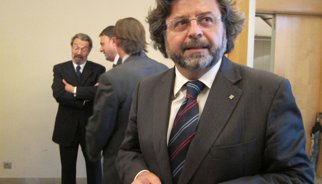 Gairebé 9.400 universitaris catalans es queden sense beca equitat per no complir els requisits