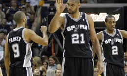 Foto: Duncan deja al borde del KO a los Grizzlies (MIKE STONE / REUTERS)