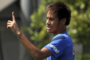 Neymar: 'Jugar con Messi, Xavi e Iniesta es un honor'