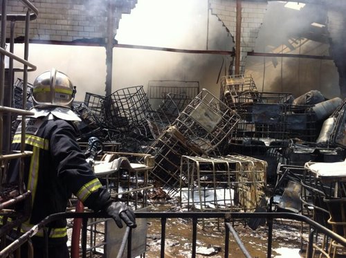 Incendio de una planta de reciclaje de productos químicos en Arganda