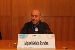 El doctor Miguel Galicia en el XXV Congreso de Semes en Santiago.