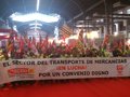 Foto: Unos 80 trabajadores del transporte de mercancías irrumpen en el SIL (EUROPA PRESS)