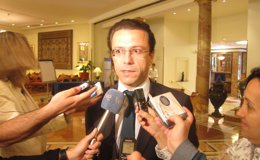 Foto: Lasquetty confirma que las tres empresas que optan a la externalización presentan sus propuestas técnicas (EUROPA PRESS)