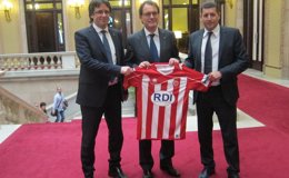Foto: Fútbol.- Artur Mas recibe al presidente del Girona FC y al alcalde antes de jugarse el ascenso a la Liga BBVA (EUROPA PRESS)
