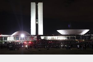 Senado estudia reducir tarifa del transporte con exención de impuestos