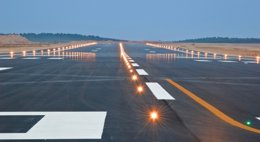 Foto: Técnicos de la Agencia Estatal de Seguridad Aérea inspeccionarán el aeropuerto de Castellón (WEB AEROCAS)