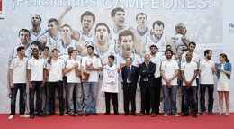 Foto: El Real Madrid ofrece la Liga Endesa a su afición y a las instituciones (CARLOS IGLESIAS)