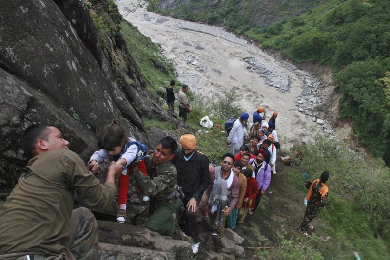 Más de 550 personas han muerto por las inundaciones registradas en el estado indio de Uttarakhand, donde más de 55.000 personas se encuentran atrapadas