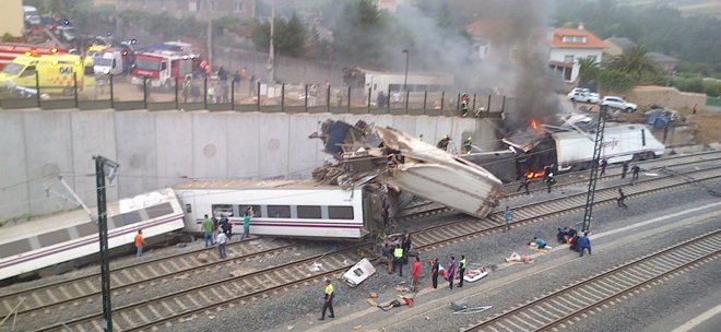 Foto: Ya son 78 muertos las víctimas del tren de Santiago, con 20 heridos en estado crítico (EUROPA PRESS)