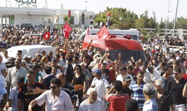 Foto: Miles de personas protestan en Túnez y el país se declara en huelga general   (REUTERS)