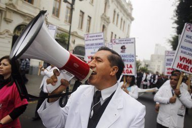 Foto: Médicos en Perú no aceptan propuesta del Gobierno y siguen en huelga (REUTERS)