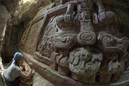 Foto: Arqueólogos hallan un friso maya en perfecto estado de conservación (GOBIERNO DE GUATEMALA)