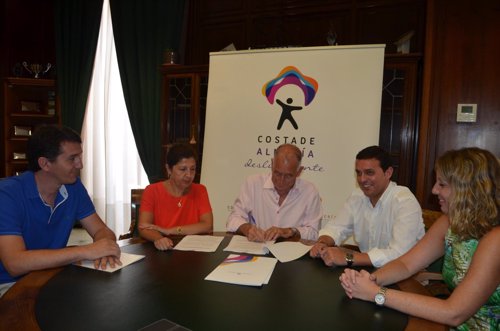 Cano y Amat firman el convenio de promoción turística de Mojácar