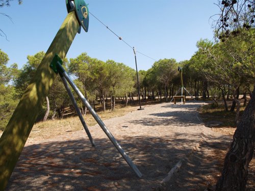 Binéfar renueva la instalaciones de la Sierra de San Quílez con una tirolina Binéfar renueva la instalaciones de la Sierra de San Quílez con una tirolina