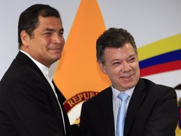 Foto: Santos y Correa comentan el partido de sus selecciones en Twitter (STRINGER . / REUTERS)
