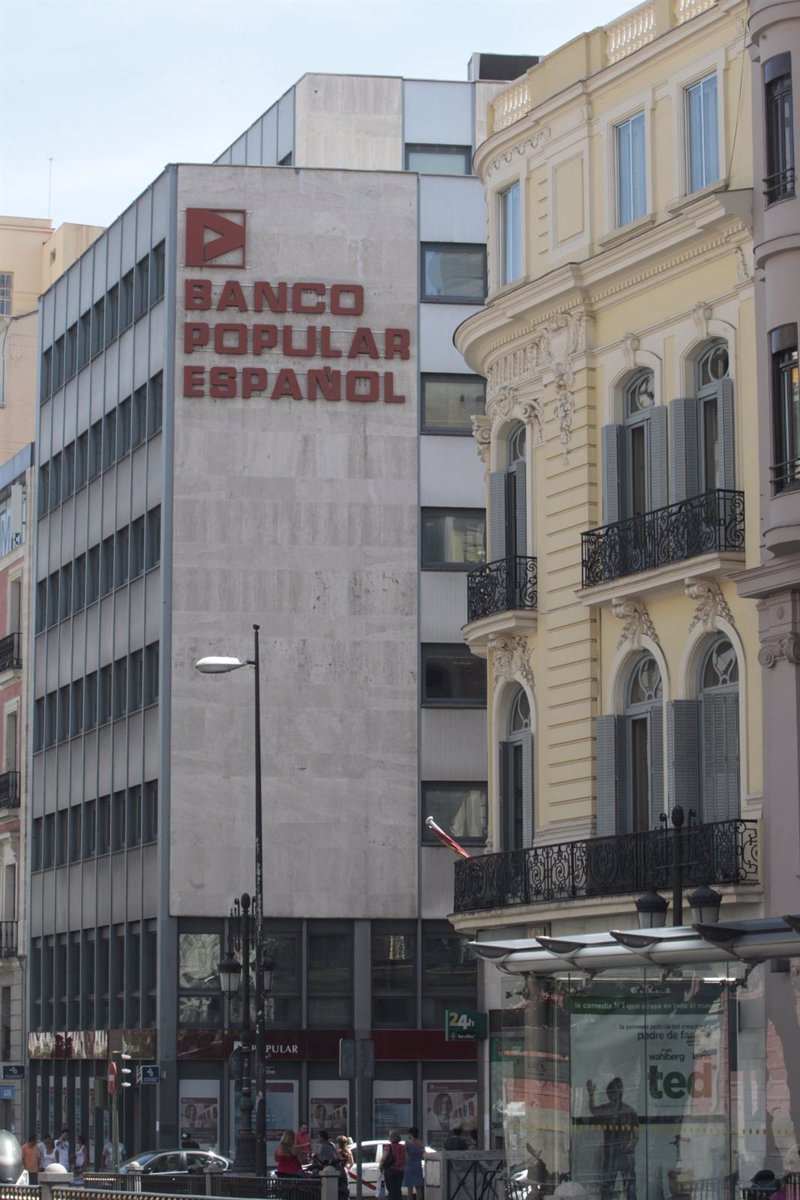 Santander y Popular ponen a la venta gestión de sus negocios